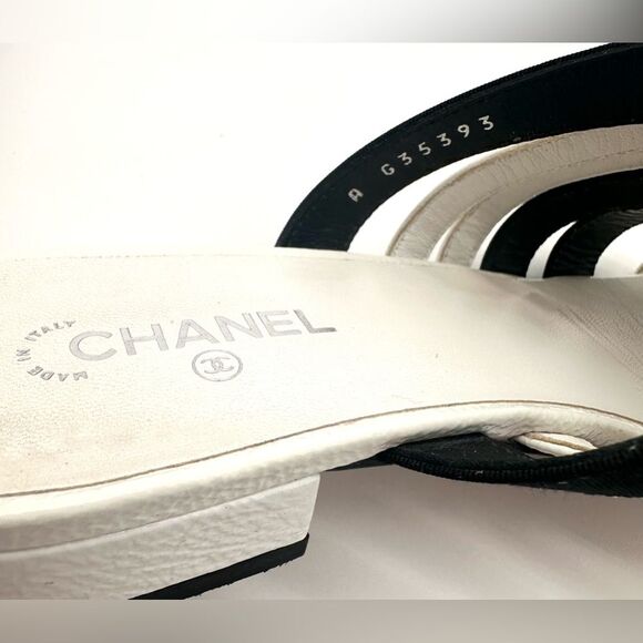 Chanel CC Logo Grosgrain Leather Pearl Straps Mules Sandals White/Black EU 38.5 - Picture 8 of 11